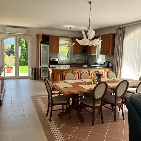 Villa Sandor-villa *